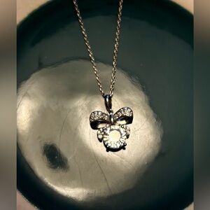🩶🩶 Charmed Aroma Silver Bow Crystal Necklace 🩶🩶
